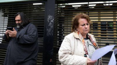 En un clima de tensi�n, los docentes definen si aceptan la oferta de Vidal