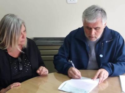 Santill�n entreg� subsidios al Jard�n 907, la cocina centralizada y la Escuela 9