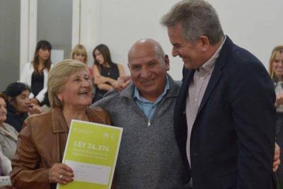 Se entregaron otras 131 escrituras a vecinos bahienses