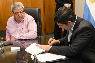 El RENATRE firm� un convenio marco para fiscalizar y registrar trabajadores rurales con la Secretar�a de Trabajo de la Naci�n 