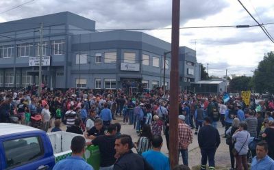 Hist�rico: una multitud se reuni� para apoyar a los trabajadores despedidos de Loma Negra