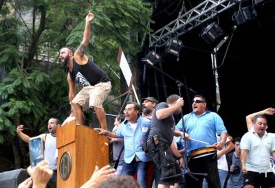 El estigma del atril y las razones por las que la CGT demora un paro