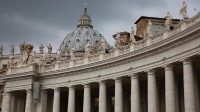 El Papa establece normas anti-abusos para el Estado vaticano y la Curia