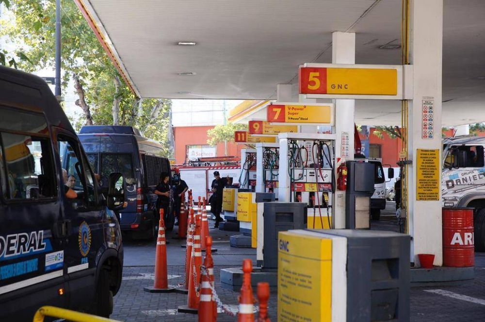 Pelea en los surtidores: Shell dio marcha atr�s con la suba de la nafta