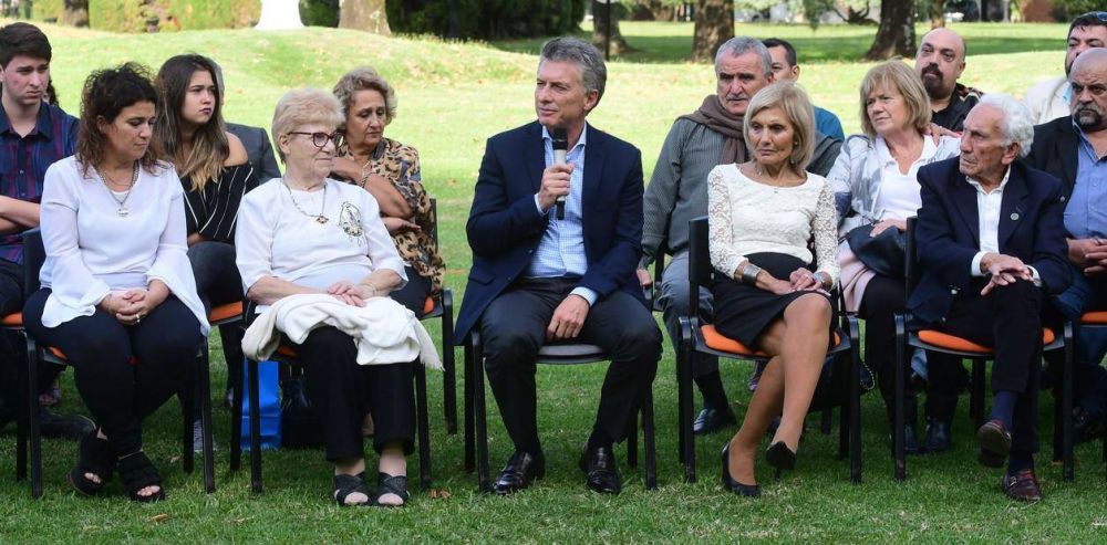 Mauricio Macri recibe a ex combatientes y familiares de los cados en Malvinas