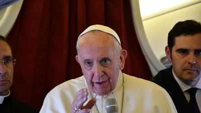 El Papa volviendo de Marruecos: pongamos puentes en los puentes