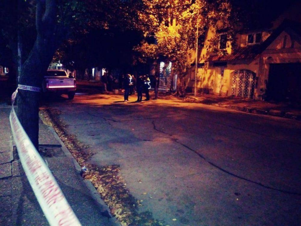 Asesinan a un hombre a pocas cuadras del centro para robarle su motocicleta