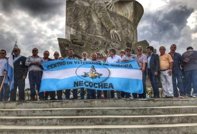 L�pez le entreg� la llave de la sede a los Veteranos de Malvinas del Partido de Necochea