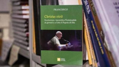 'Dios los ama, la Iglesia necesita de la juventud', dice el Papa en la Exhortaci�n a los j�venes