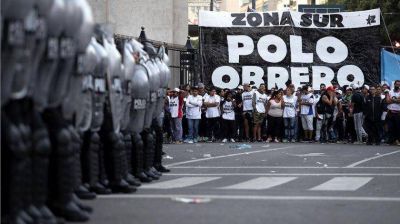 El Gobierno inyecta $ 16.800 millones a gremios y piqueteros para la paz social