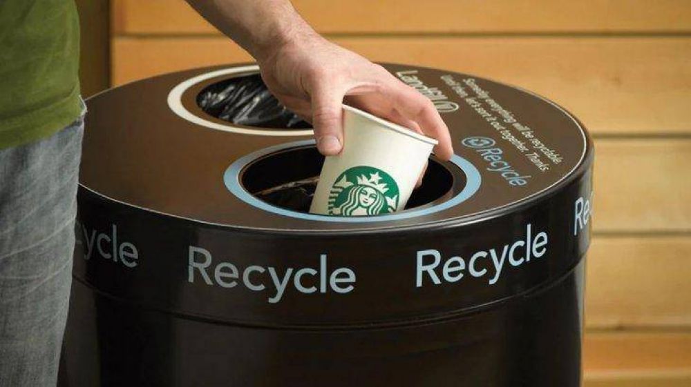 Con vasos ms ecolgicos, Starbucks duplicar material reciclable para 2022