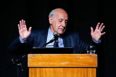Mejora Cristina, baja Macri y asoma Alternativa Federal en los sondeos