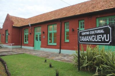 Instalan un cyber cultural y un jard�n en Tamanguey�
