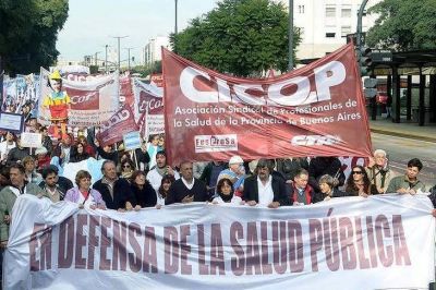 M�dicos y profesionales de la salud van al paro porque el gobierno de Vidal les da la espalda