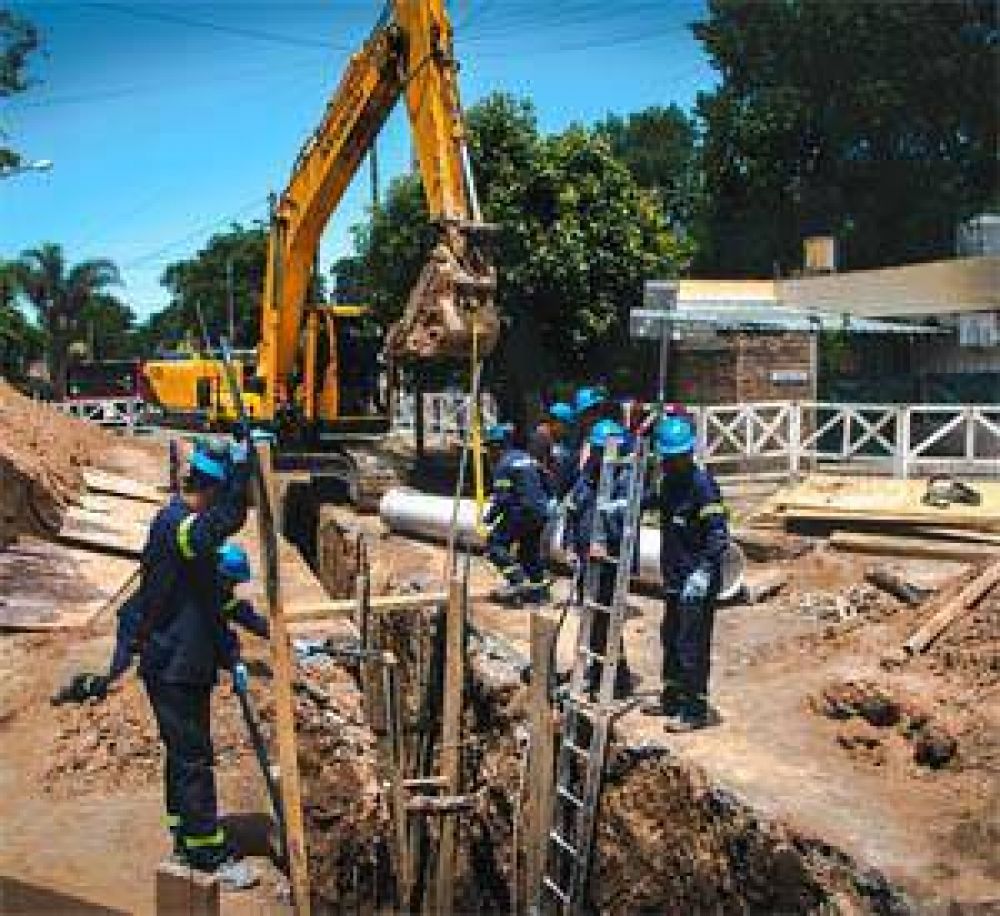 Castelar Sur: continan las obras de cloacas