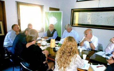 Campana particip� de un debate sobre conflictos energ�ticos en el sector insular