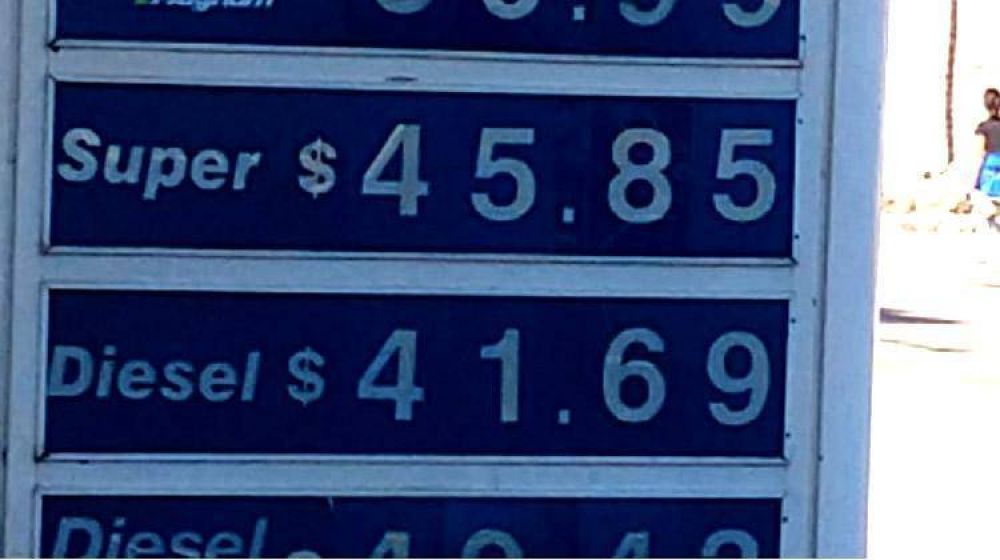 Advierten que antes de fin de a�o el litro de nafta alcanzar�a los 60 pesos