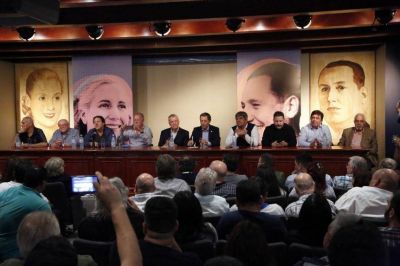 El PJ se junta despu�s de Semana Santa para definir la alianza: �Massa, adentro?