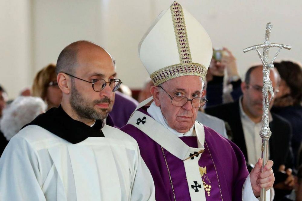 El Papa lleva de retiro espiritual a los enemigos de una cruenta guerra civil