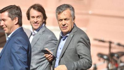 Con Cornejo presente, comenz� la reuni�n clave entre el Gobierno y los radicales