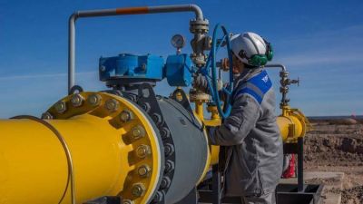 Para evitar aumentos en el surtidor, estacioneros de GNC reclaman gas proveniente de Vaca Muerta