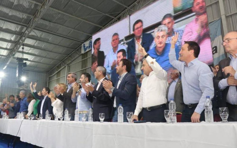 El PJ hace cumbre en Avellaneda para mostrar a sus candidatos a Gobernador