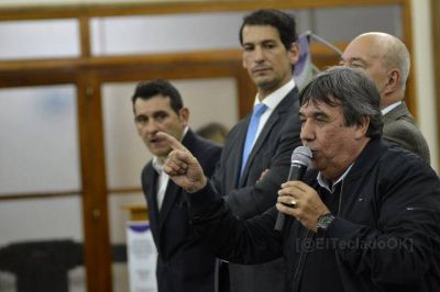 Rub�n Garc�a advierte a legisladores e intendentes: 