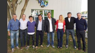 Los precandidatos a gobernador bonaerense del PJ se mostraron juntos por primera vez
