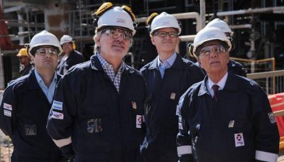 El Secretario de Energ�a visit� la refiner�a de AXION energy en Campana