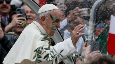 Domingo de Ramos, el Papa: �La cruz, camino de obediencia, no se puede negociar�