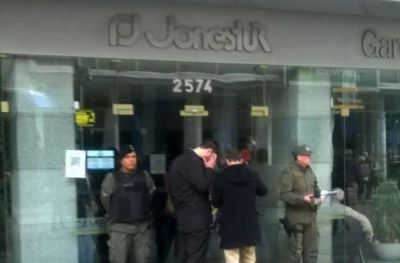 Proh�ben la salida del pa�s a dos financistas marplatenses