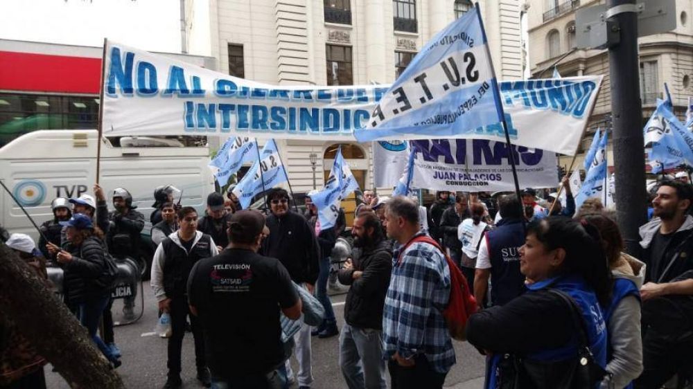 No hay ms Radio El Mundo: son 60 trabajadores que quedaron en la calle y piden un recurso de amparo