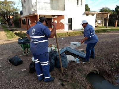 Limpian basurales a cielo abierto en los barrios