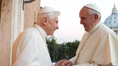 Francisco y la sombra de Ratzinger; la coexistencia que pesa sobre el Vaticano
