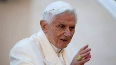 Los 92 a�os de Benedicto y ese �camino penitencial� que une a dos pontificados
