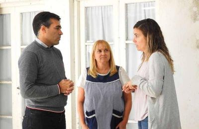 L�pez recorri� la obra del SUM en el Jard�n Lassalle, que est� entrando en su etapa final