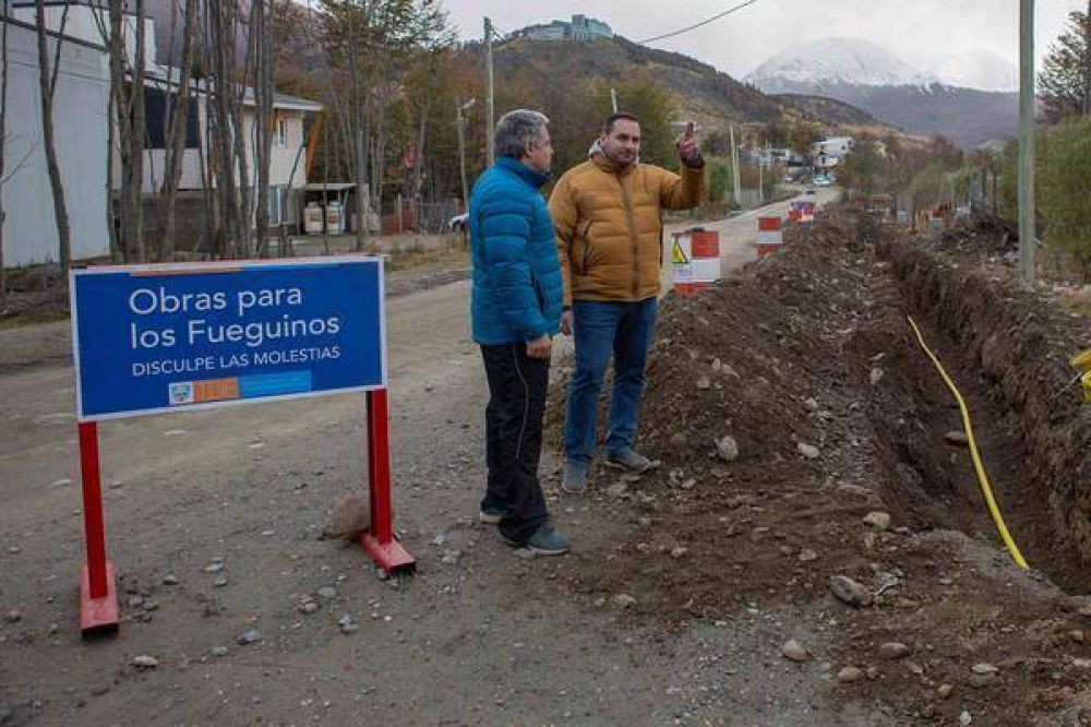 Extienden las obras de agua y cloacas para un nuevo sector en el Valle de Andorra 