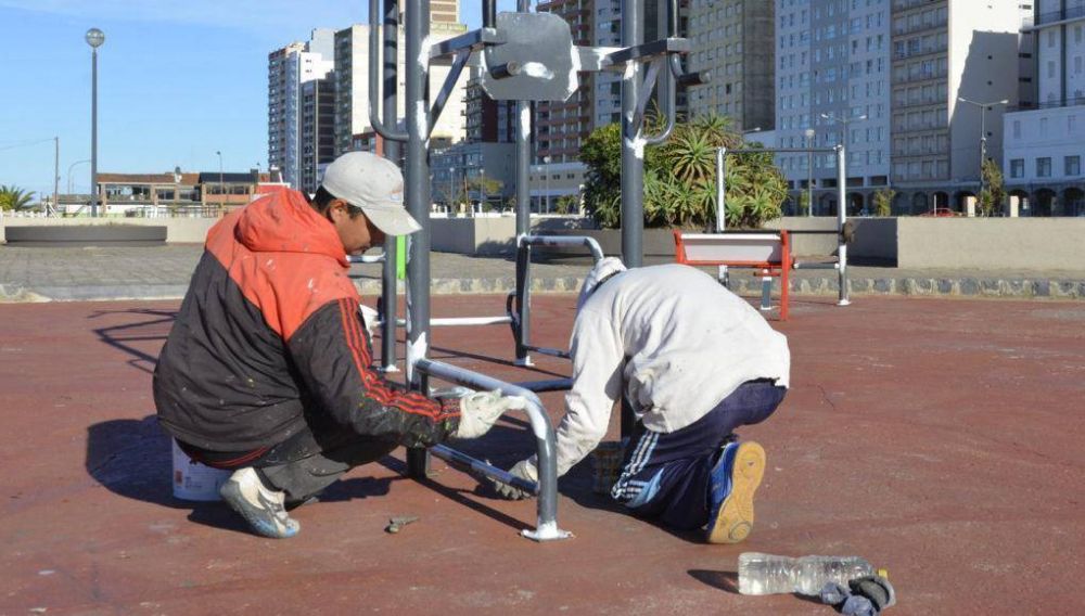 Servicios Pblicos intensifica el mantenimiento en la rambla y en calles de la ciudad