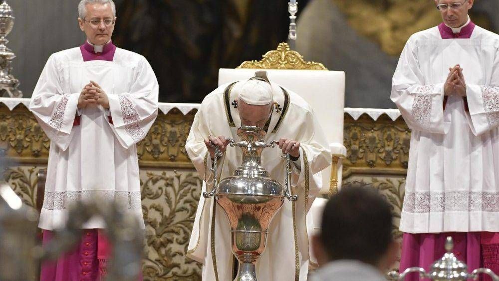 El Papa en la Misa Crismal: Somos ungidos para ir a las multitudes