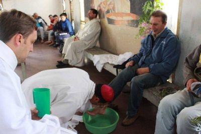 El obispo lav� los pies de internos de la c�rcel de Bat�n