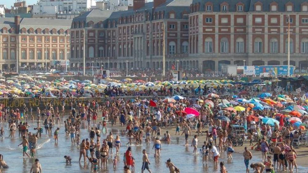 Cruzada contra el plstico: Mar del Plata prohibi el uso de sorbetes en las playas