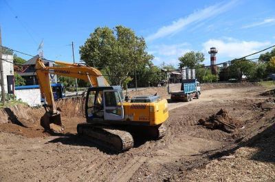 El municipio construye desag�e y rotonda en la zona del Puerto San Isidro