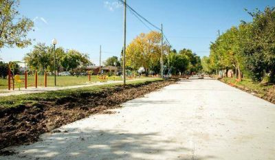 Pavimentan once cuadras con cord�n cuneta en el barrio Las Lomas