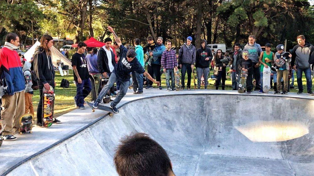 Skate: Se inaugur el primer bowl de la historia de Necochea