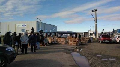 Denuncian que hubo suspensiones y despidos en firma fueguina que hab�a pactado mantener los empleos