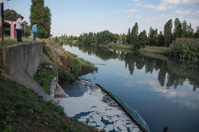 Avellaneda y Lan�s: clausuras de ACUMAR tras el olor a grasa en Valent�n Alsina