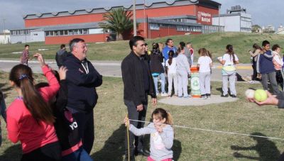 Con m�s de 1.000 alumnos haciendo atletismo, comenz� la �Colegial Pura� 2019