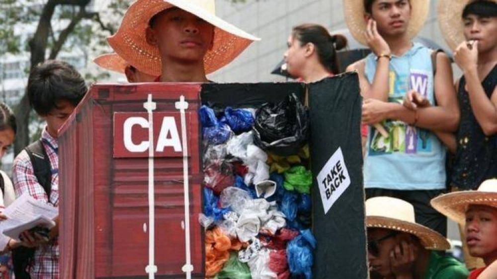 As� comenz� la guerra por la basura que indign� a Filipinas y dej� en evidencia a Canad�