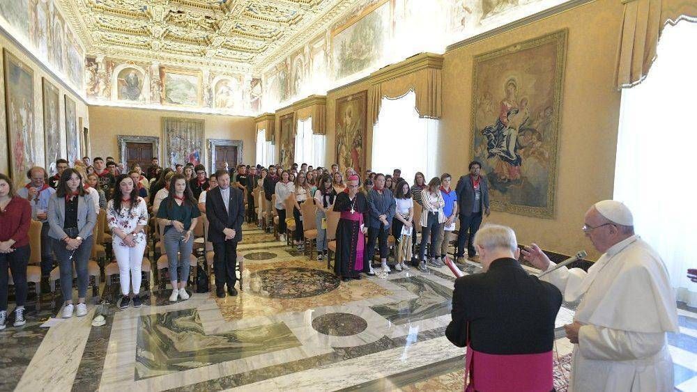 El Papa a j�venes franceses: �La Iglesia necesita su �mpetu, sus ideas y su fe�