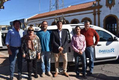El intendente Acerbo entreg� dos nuevas unidades de traslado